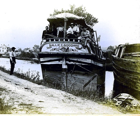 The packet boat Sallie Goddard near Big Pool (circa 1900)